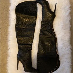 Jennifer Le Caiman ll in Black size 40